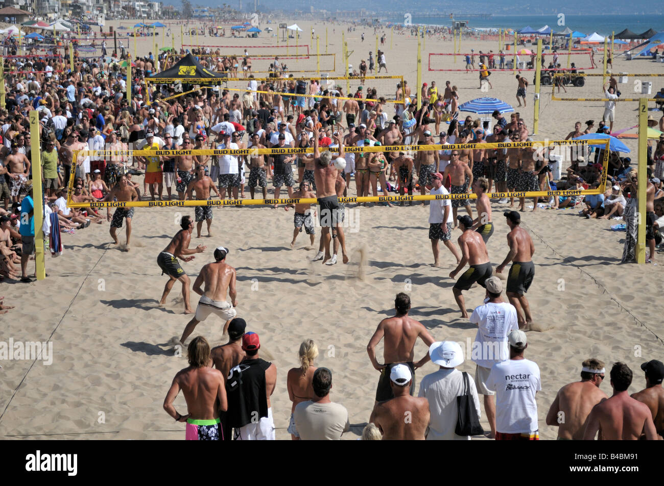 Beach volley concorsi su Manhattan Beach, California Foto Stock