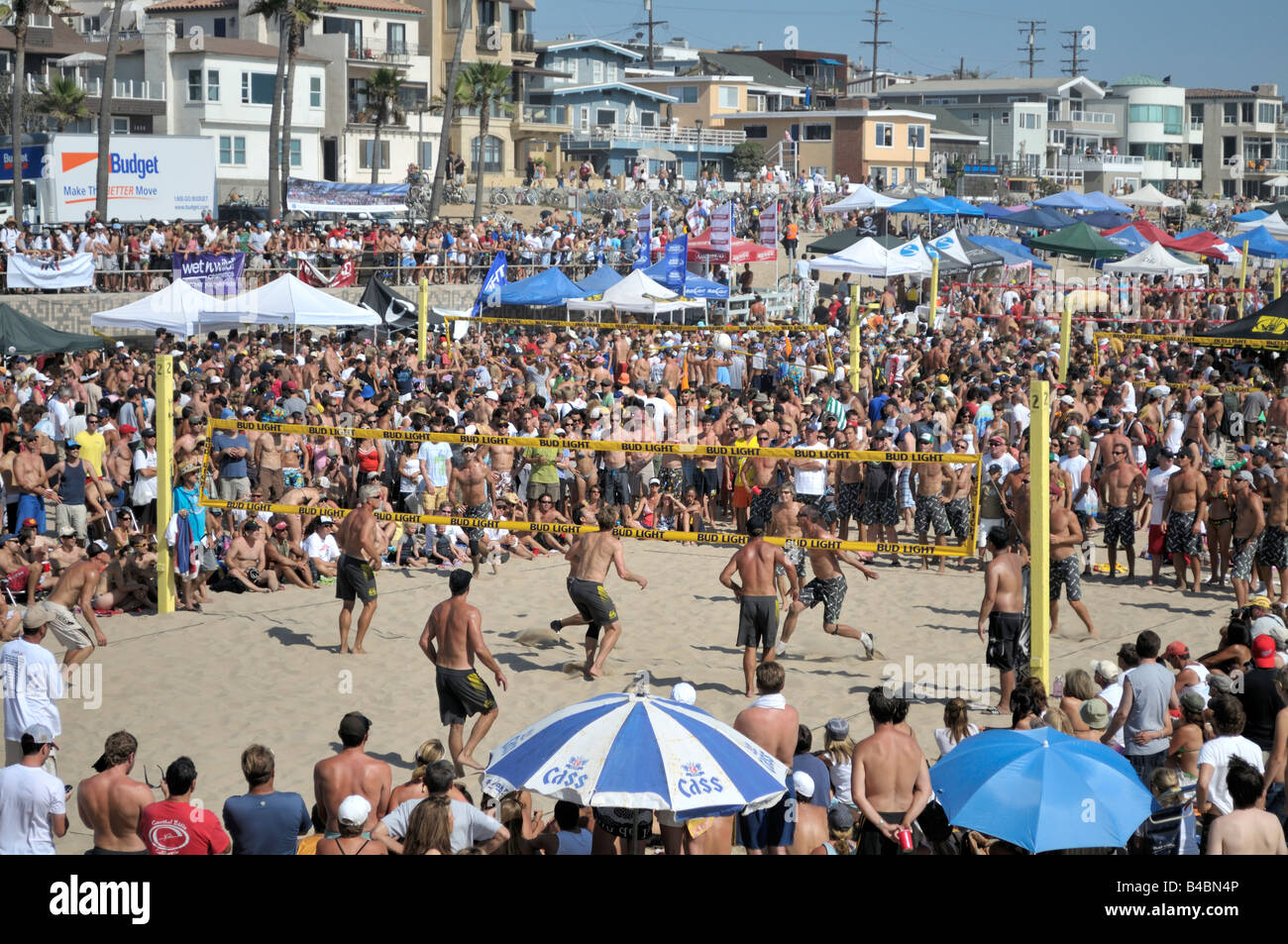 Beach volley concorsi su Manhattan Beach, California Foto Stock