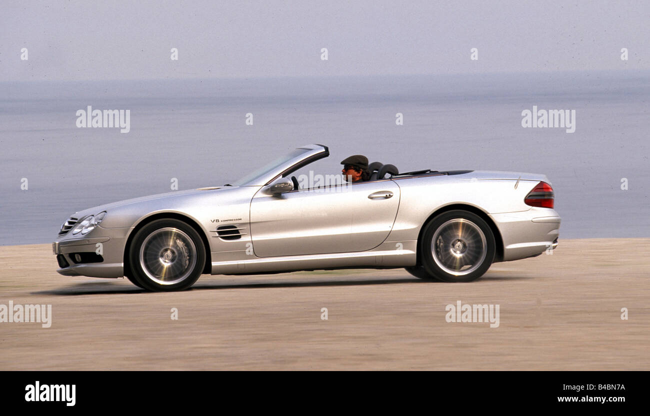 Auto Mercedes SL 55 AMG, cabriolet, modello anno 2002-, argento, open top, guida, vista laterale, estate, geöffnetes/offenes Verdeck Foto Stock