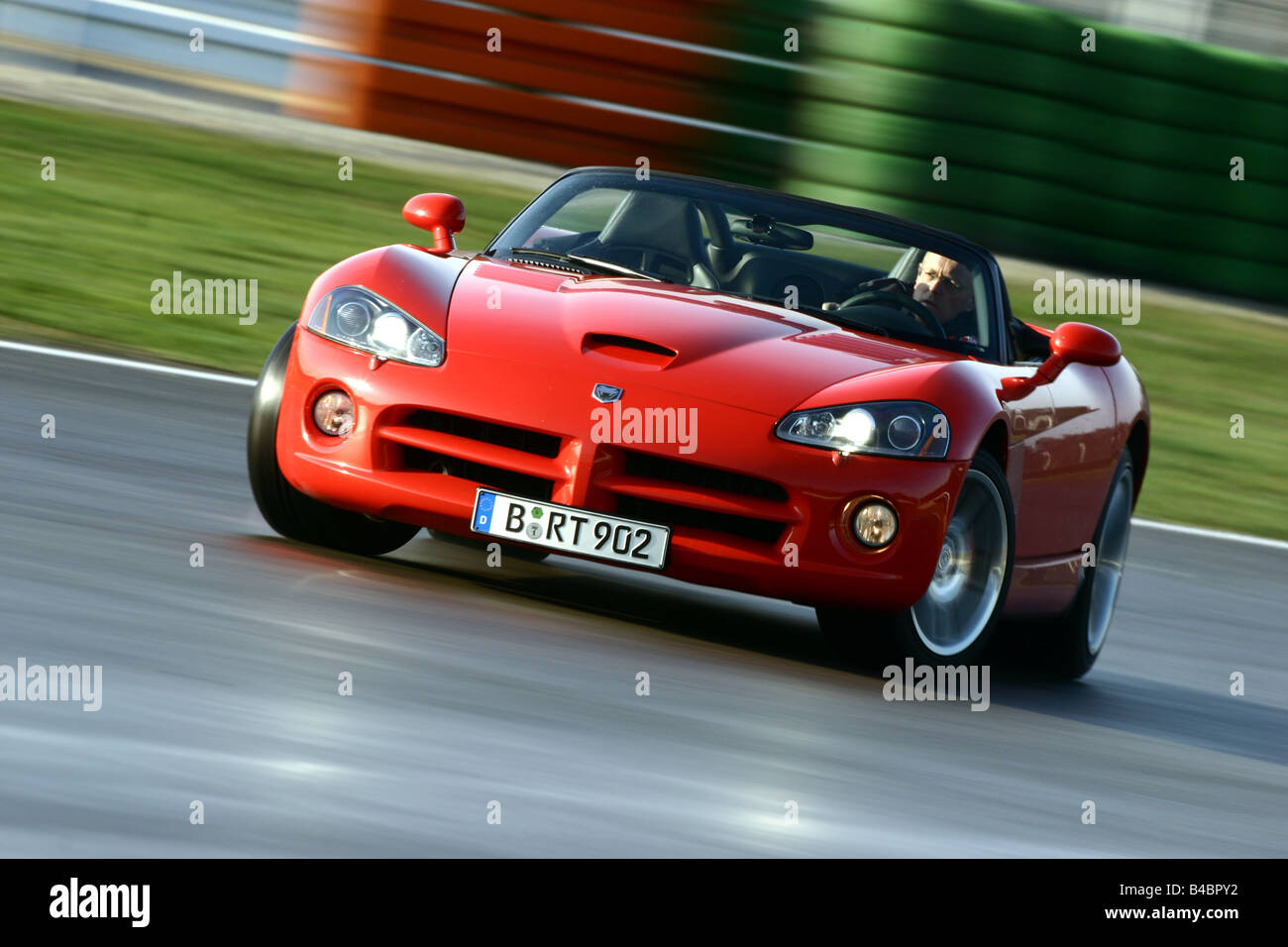 Auto Dodge Viper SRT-10, cabriolet, modello anno 2003-, rosso, FGHDS, open top, guida, diagonale dalla parte anteriore, vista frontale, Te Foto Stock