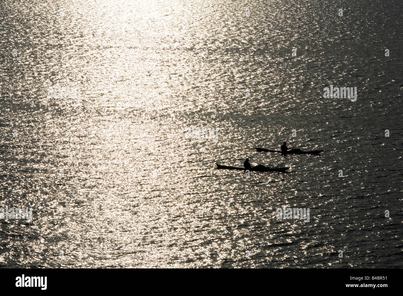 Kayak da mare sul suono interno tra Raasay e Applecross Foto Stock