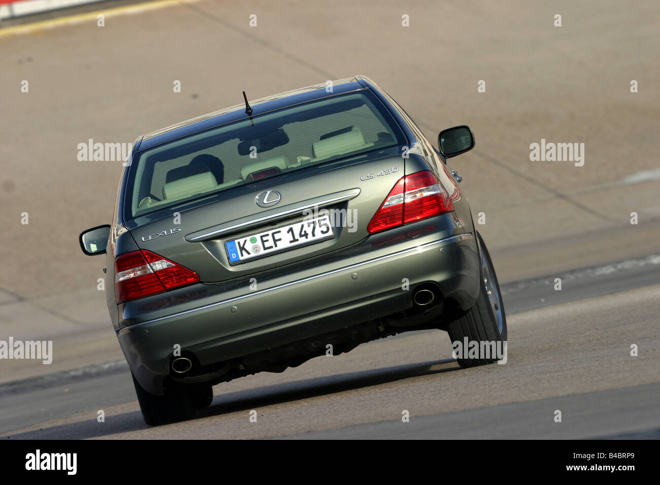 Auto Lexus LS 430, limousine, lusso ca. s, modello anno 2004-, argento/antracite, V8, la guida, diagonale dal retro, posteriore vi Foto Stock