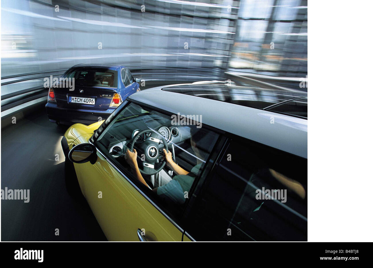 Auto, foto del gruppo BMW, BMW 3° 316 ti compatta, anno modello 2001, blu, BMW Mini Cooper, Anno di costruzione 2001-, giallo, dia Foto Stock