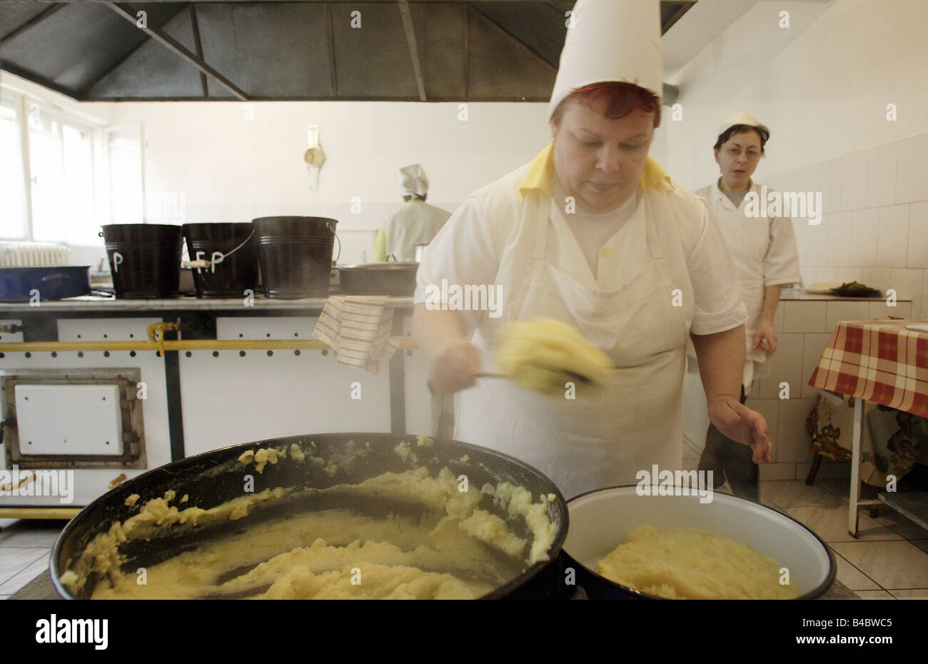 Cucina in day care Center in Oradea, Romania Foto Stock