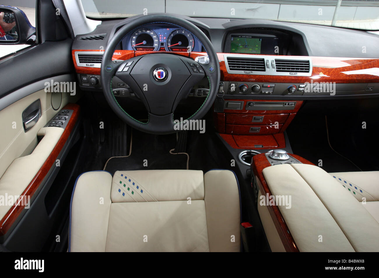 Auto BMW Alpina B7, Limousine, roadster, blu, modello anno 2004-, vista interna, vista interna, pozzetto, tecnica/accessorio, acc Foto Stock