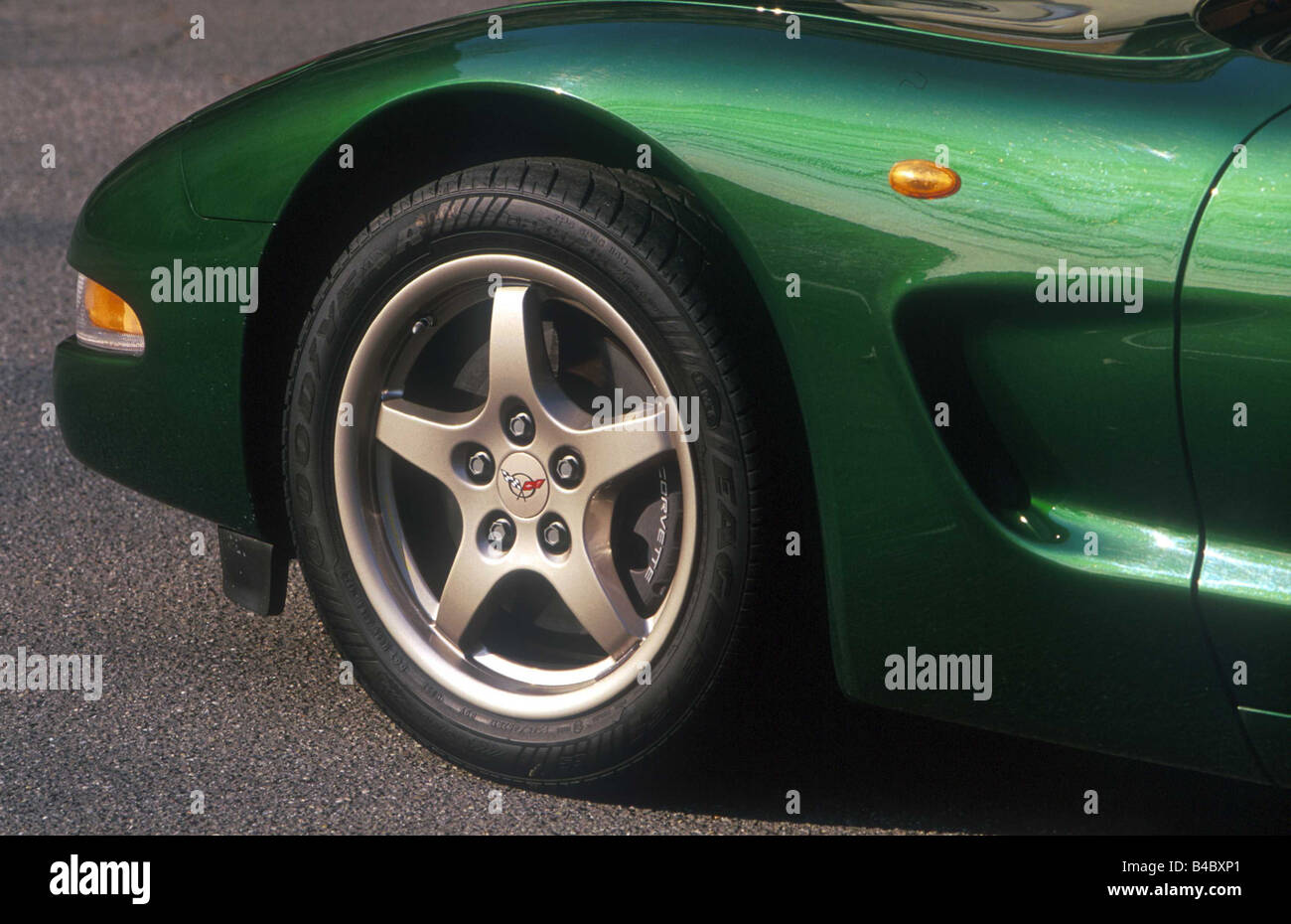 Auto, Chevrolet Corvette Cabrio, modello anno 1998-, verde, vista dettagliata, pneumatico, Ruota anteriore, tecnica/accessorio, accessori Foto Stock