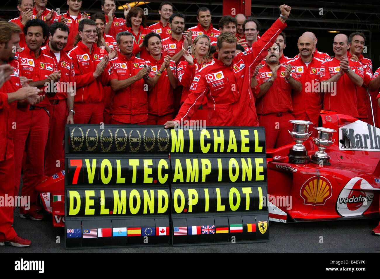 Lo sport del motore, Michael Schumacher e la Ferrari del team, Race Driver, vincitore, campione del mondo nel 2004, Formel 1, Ritratto, fotografo Foto Stock