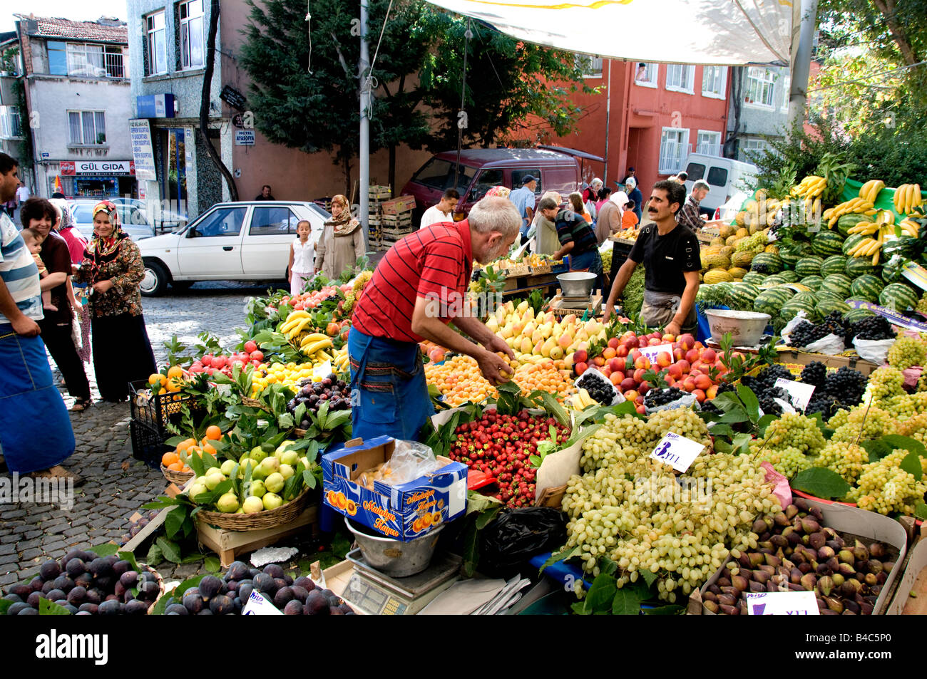 Fruttivendolo dirette vicinanze del Bazaar Egiziano delle Spezie Foto Stock