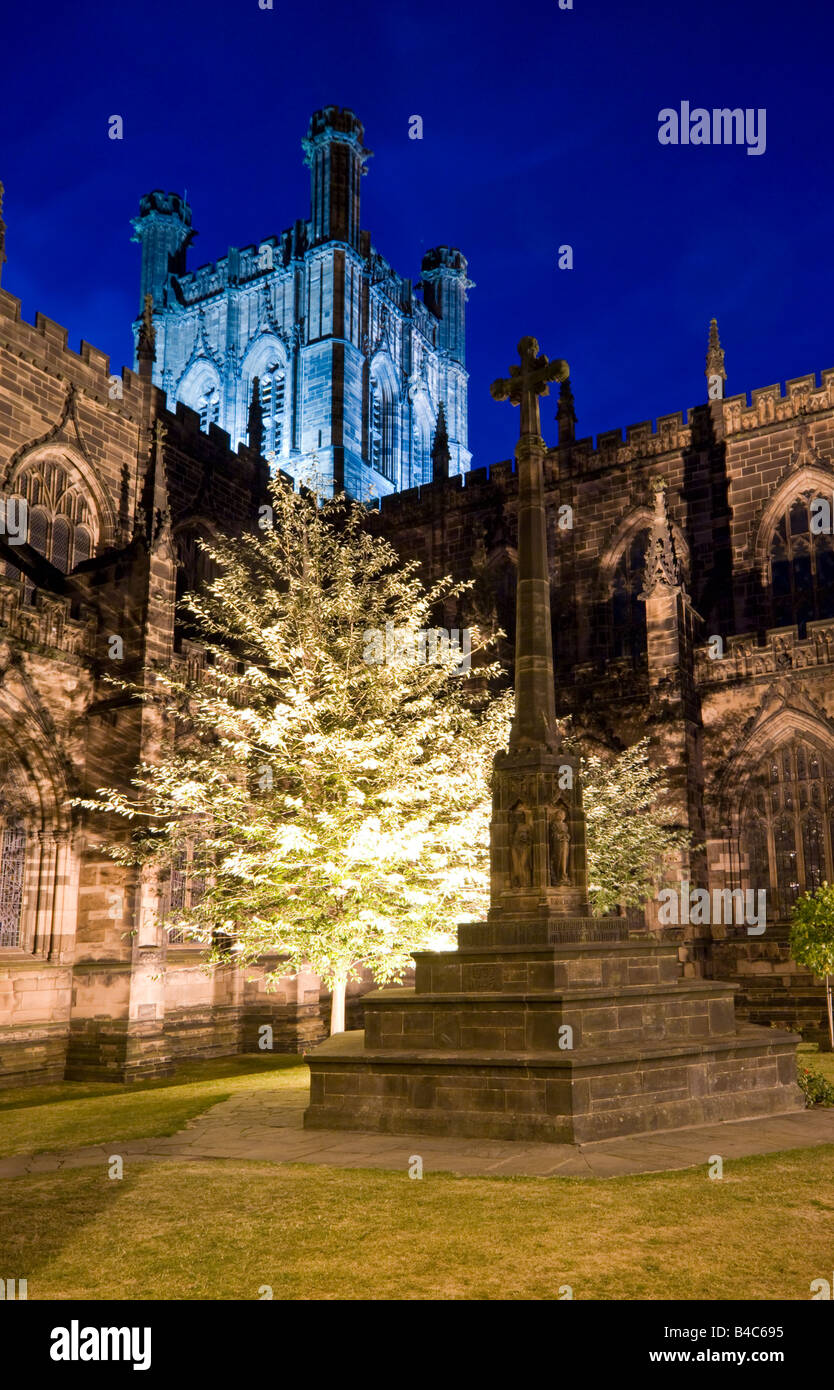 Chester Cathedral di notte, Chester, Cheshire, Inghilterra, Regno Unito Foto Stock