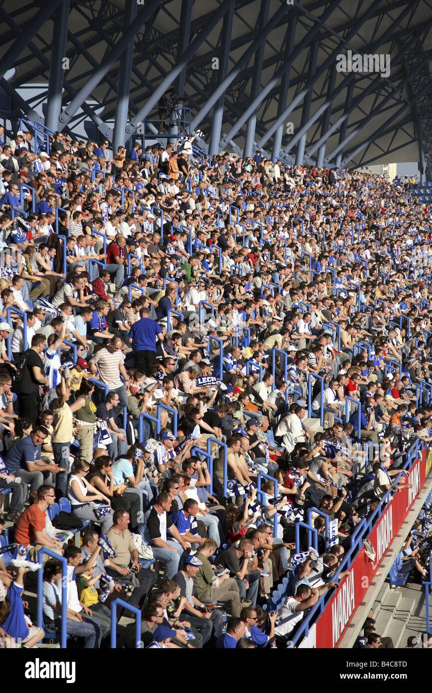 Riempito stand durante una partita in casa del Lech Poznan Foto Stock