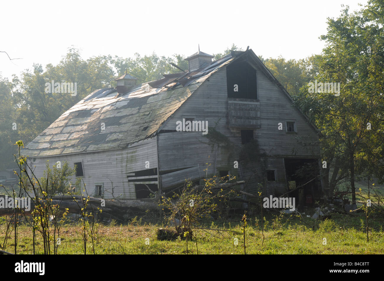 Grande vecchio fienile in rural Illinois Foto Stock