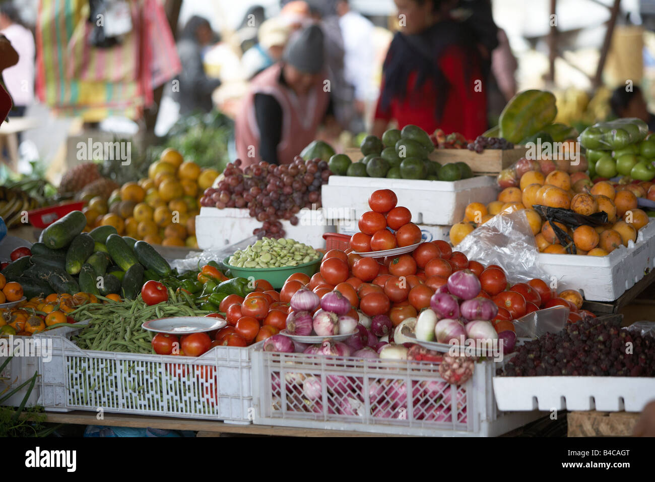 Frutta e verdura del mercato Saquisili, montagne delle Ande, Ecuador Foto Stock