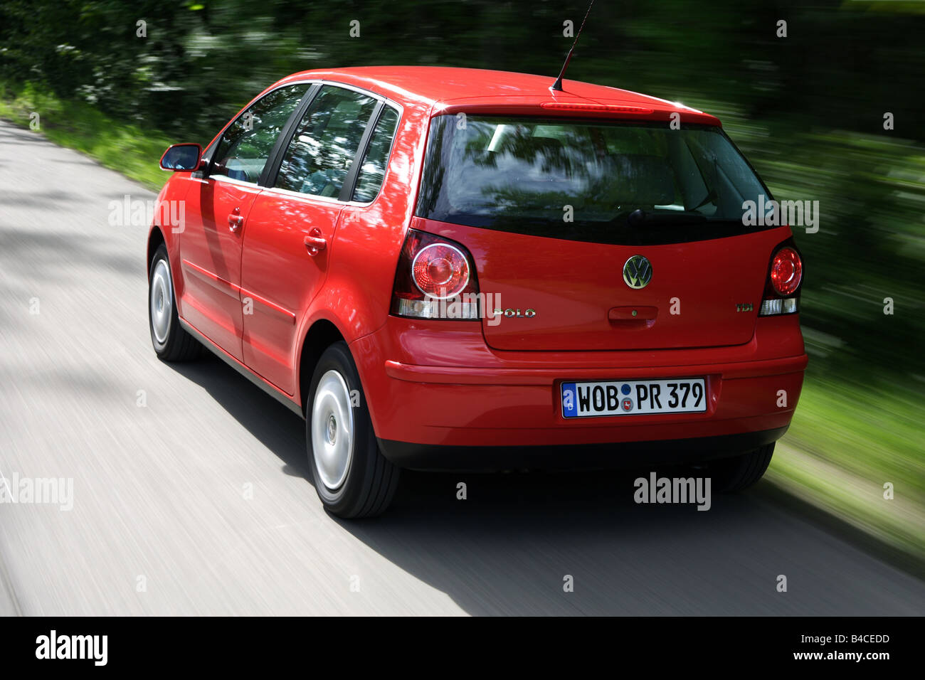 Auto VW Volkswagen Polo 1.4 TDI, modello anno 2005-, rosso, guida,  diagonale dal retro, vista posteriore, country road, fotografo Foto stock -  Alamy