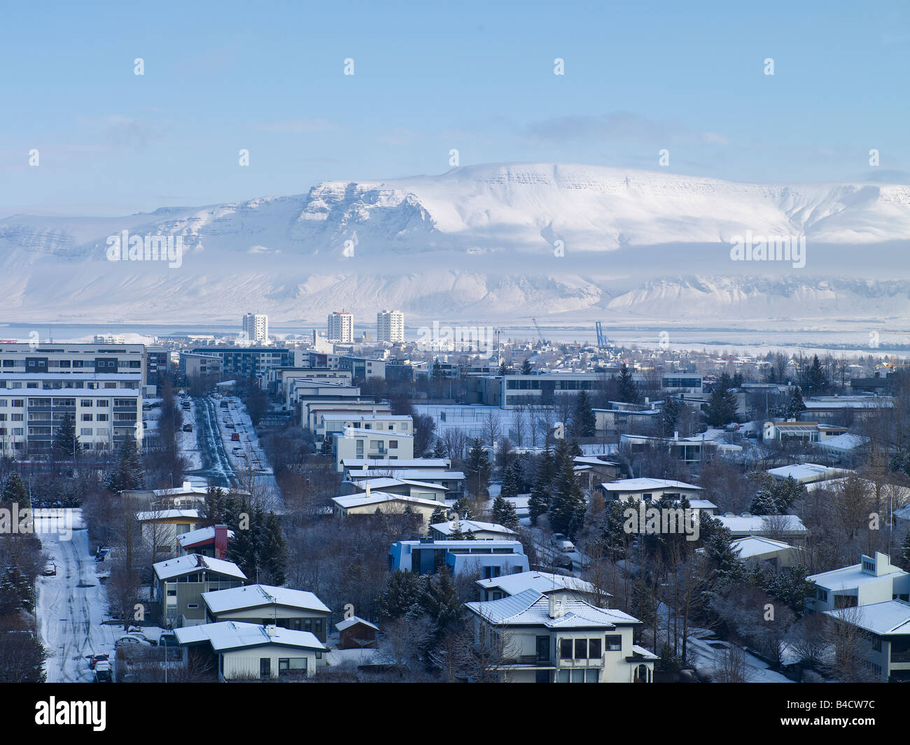 Inverno con Mt Esja, Reykjavik Islanda Foto Stock