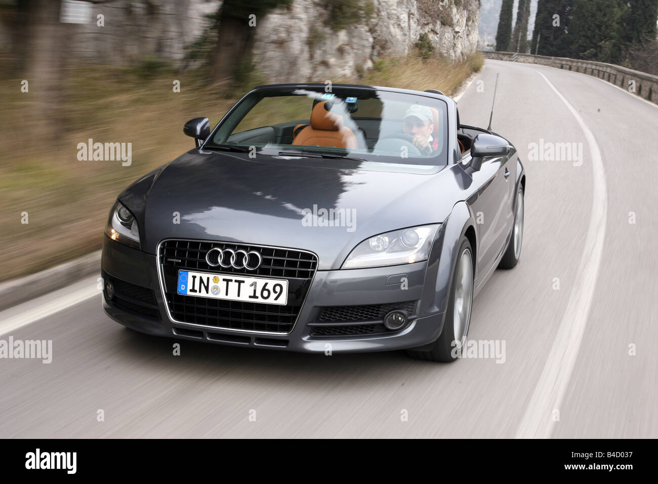 Audi Tt Roadster 3.2 Quattro, Modello Anno 2007-, Antracite, Guida, Diagonale Dalla Parte Anteriore, Vista Frontale, Country Road, Aprire T Foto Stock - Alamy