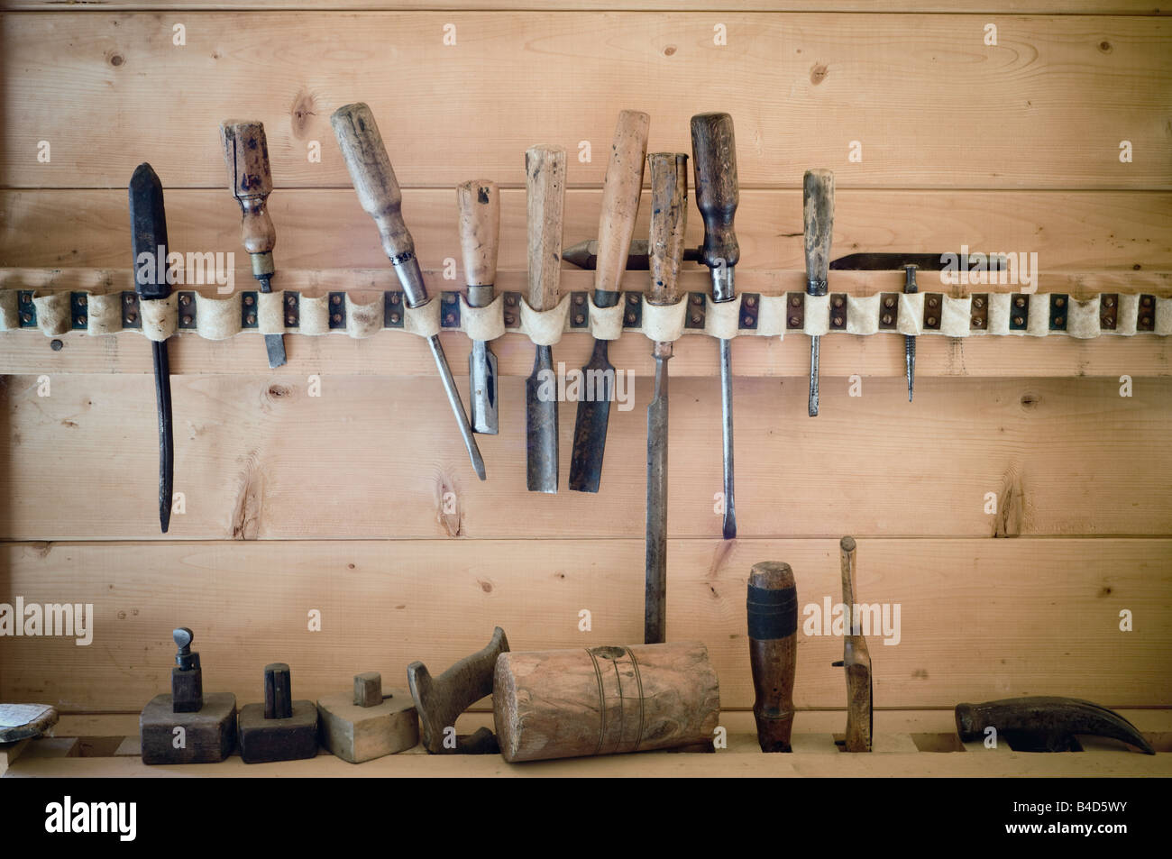Fort Edmonton, Alberta, Canada, antichi strumenti per la lavorazione del legno Foto Stock