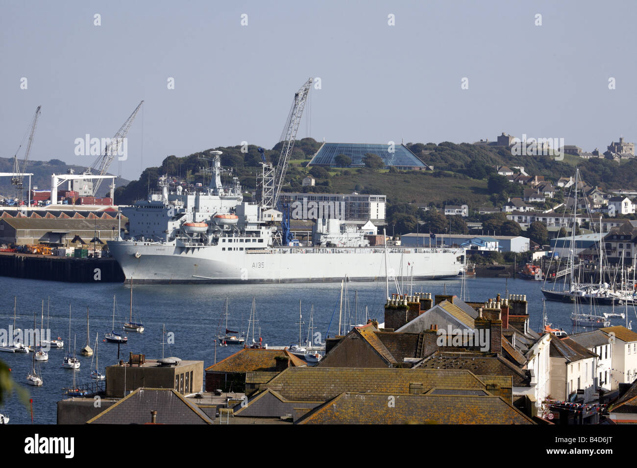 Royal Fleet RFA ausiliario Argos un135 ormeggiato a Falmouth Docks Foto Stock