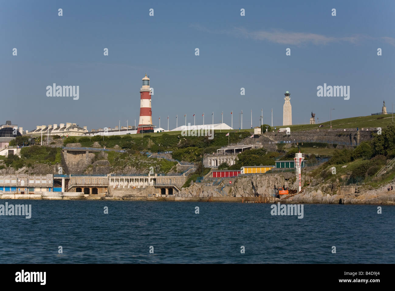 Plymouth Hoe. Mostra Smeatons Tower Faro. Nella foto dal Seaward. Vista orizzontale. Foto Stock