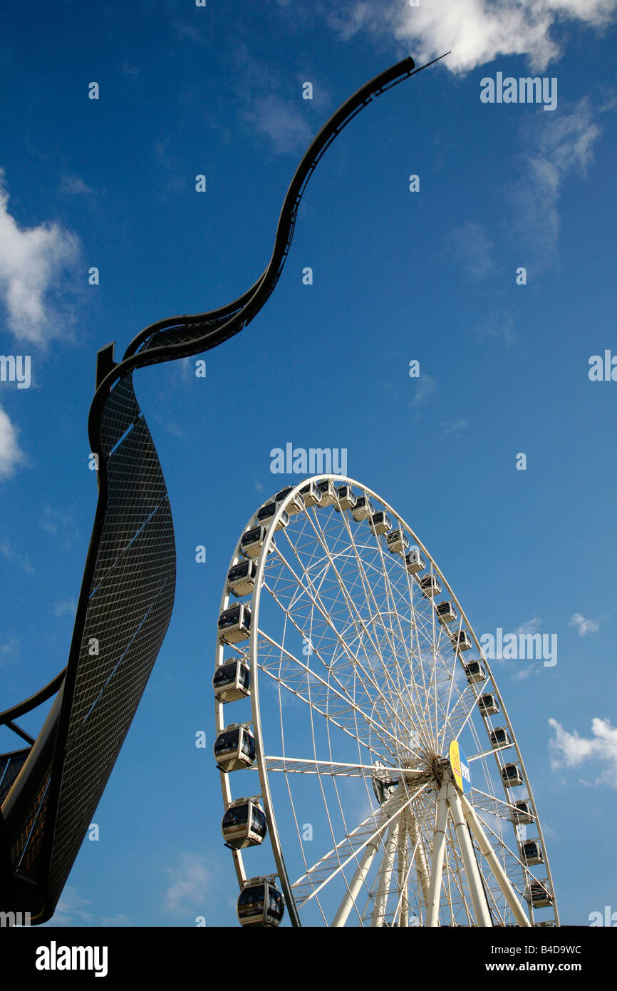 Agosto 2008 - La ruota di Manchester a Exchange square e triangle shopping arcade Manchester Inghilterra England Regno Unito Foto Stock