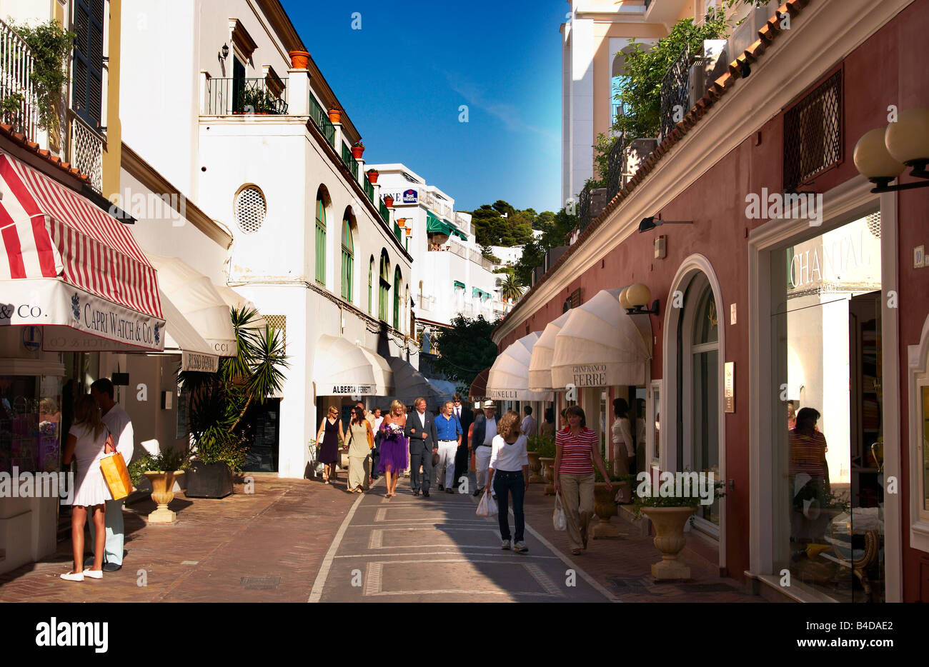 Designer la strada dello shopping di Capri, Italia EU Foto Stock