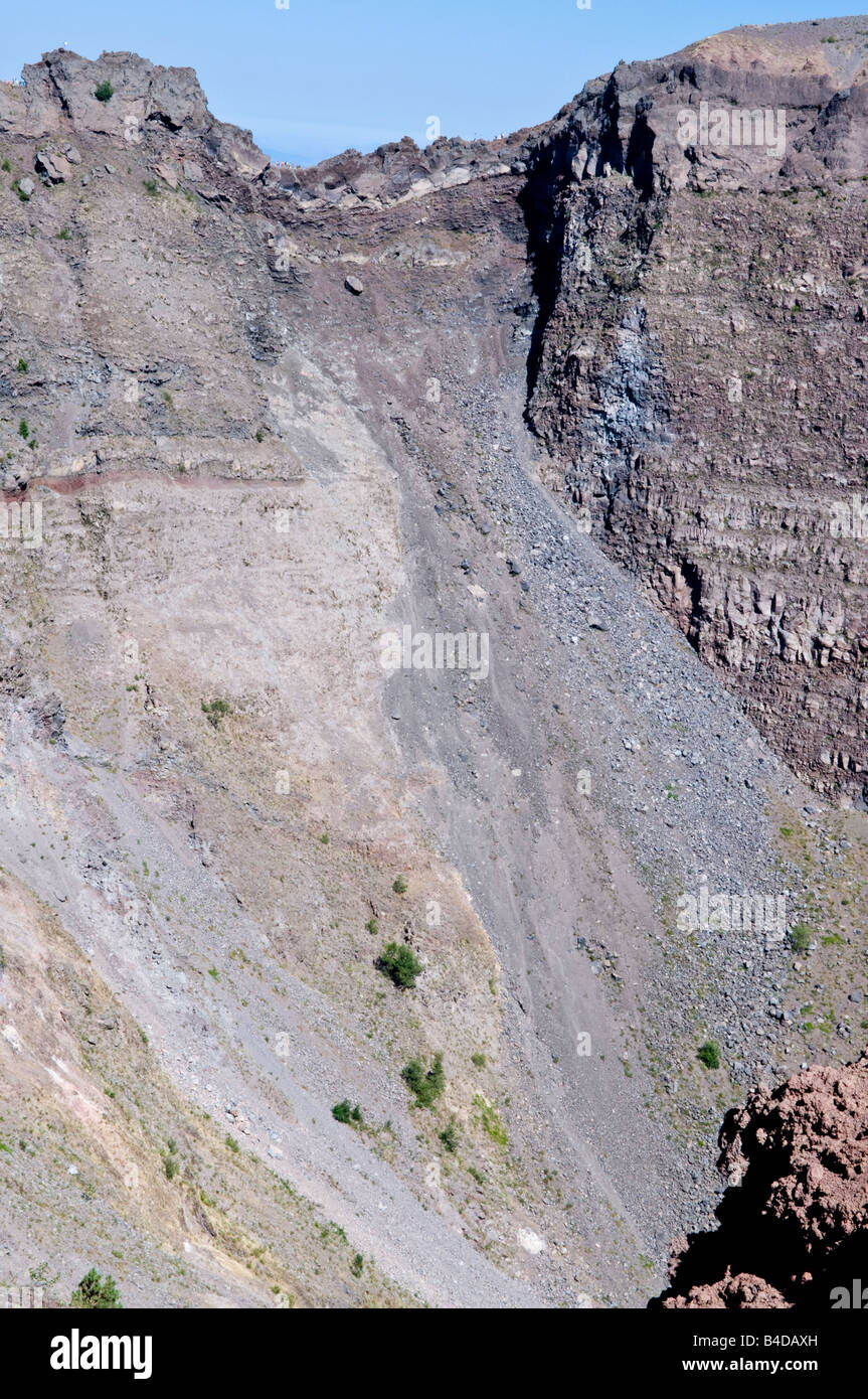 Vista dentro il cratere del Vesuvio Foto Stock