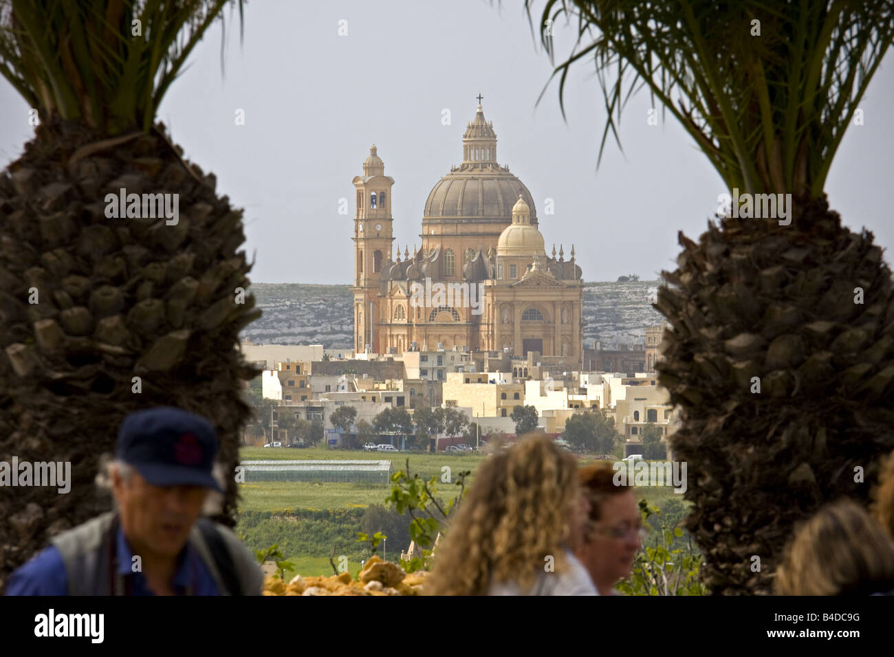 Malta Gozo isola le celebrazioni della chiesa illuminata di Xewkija Foto Stock