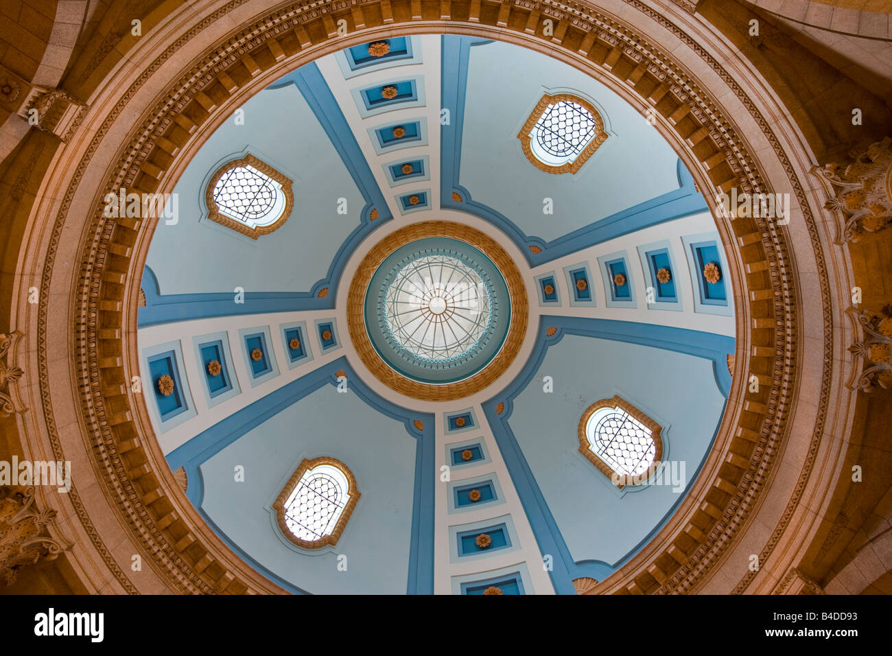 L'interno della cupola dell'edificio legislativo (costruito tra il 1913-1920) nella città di Winnipeg, Manitoba, Canada. Foto Stock