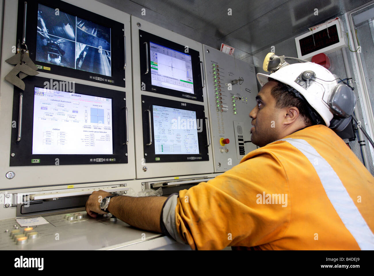 Australia, Brisbane: Operatore della macchina alesatrice, edificio del Nord Sud Tunnel Bypass / Clem Jones Tunnel Foto Stock