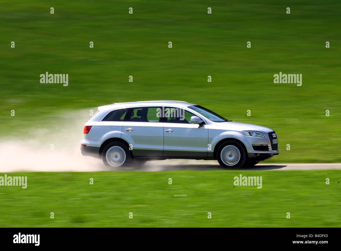 Audi Q7, modello anno 2007-, argento, guida, vista laterale, country road Foto Stock