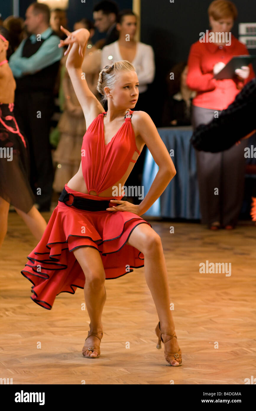 Giovane concorrente di ballo da sala concorrenza "Nevsky Cup 2008" a San Pietroburgo, Russia. Foto Stock