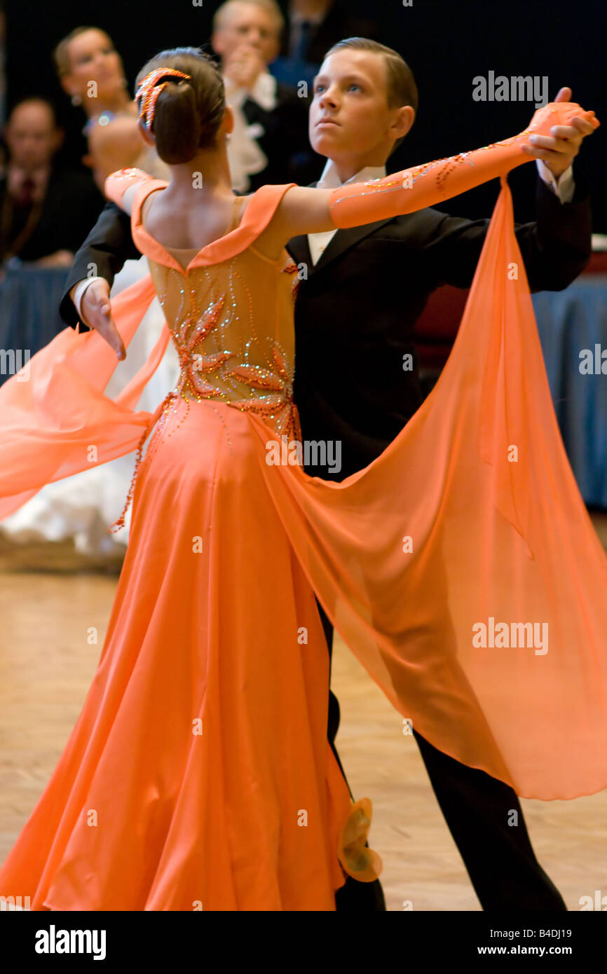 Giovani danzatori. Il ballo liscio concorrenza "Nevsky Cup 2008" a San Pietroburgo, Russia. Foto Stock