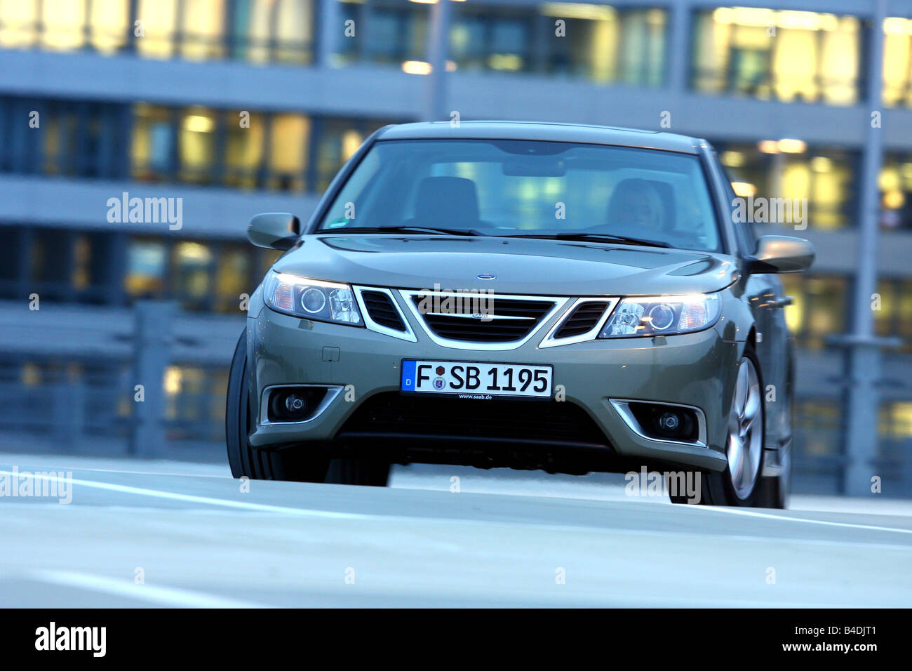 Saab 9-3 2.8 Turbo V6 Aero, modello anno 2007-, guida, diagonale dalla parte anteriore, vista frontale, Città Foto Stock