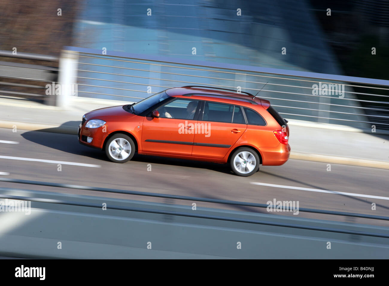 La Skoda Fabia Combi 1.9 Tdi Sport, Modello Anno 2007-, Arancione -Metallico, Ruggine-Rosso, Guida, Vista Laterale, Città Foto Stock - Alamy