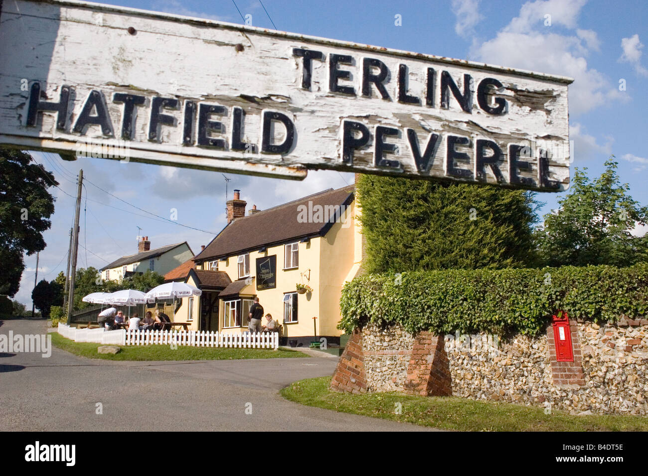 Il villaggio di legno e di orientamento per la bussola quadrata pub Fairstead Essex Inghilterra Foto Stock
