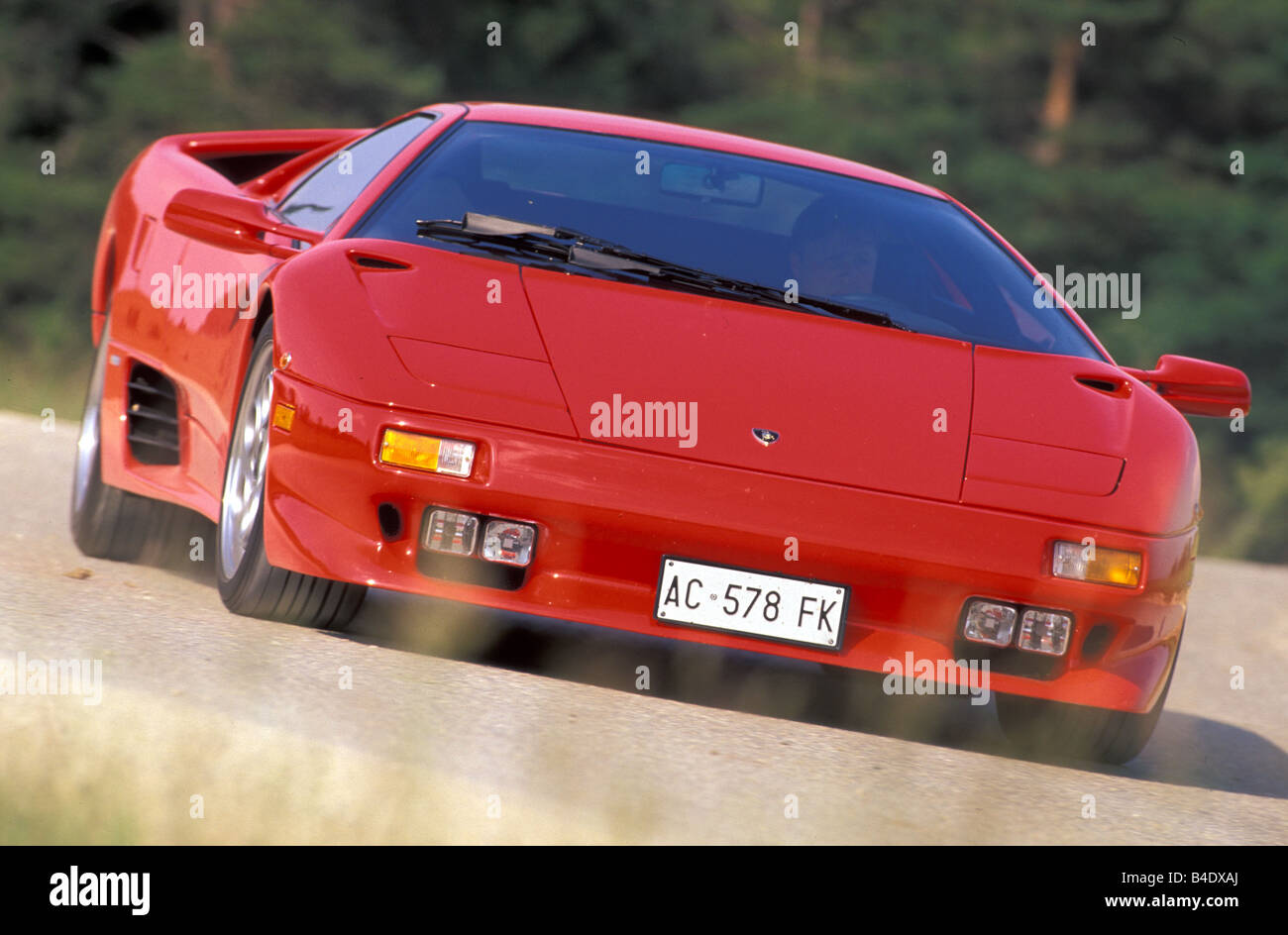 Auto Lamborghini Diablo VT, coupe/ Coupe, roadster, rosso, anno modello 1995, guida, diagonale dalla parte anteriore, vista frontale, countr Foto Stock
