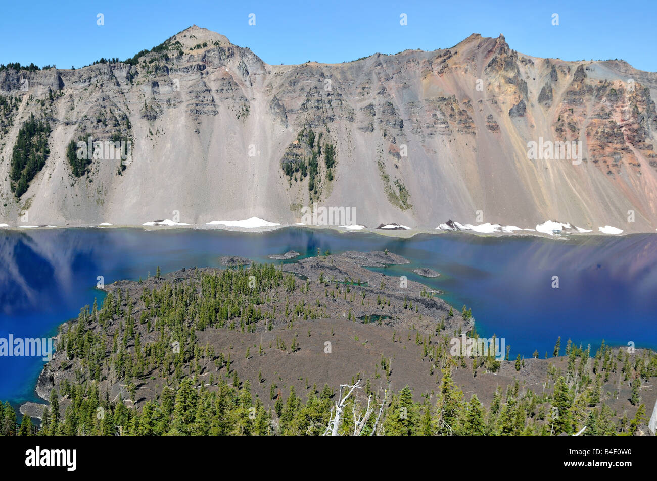 Il bordo della Caldera Mazama. Il Parco nazionale di Crater Lake, Oregon, Stati Uniti d'America. Foto Stock
