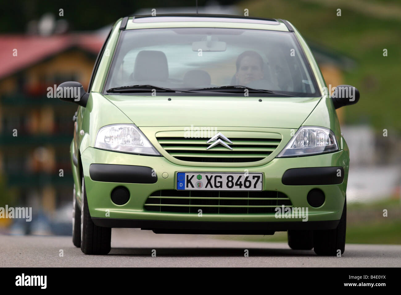 Auto Citroen C3 1.4 HDI, Limousine, piccolo circa, modello anno 2002-, green, driving, diagonale dalla parte anteriore, vista frontale, coun Foto Stock