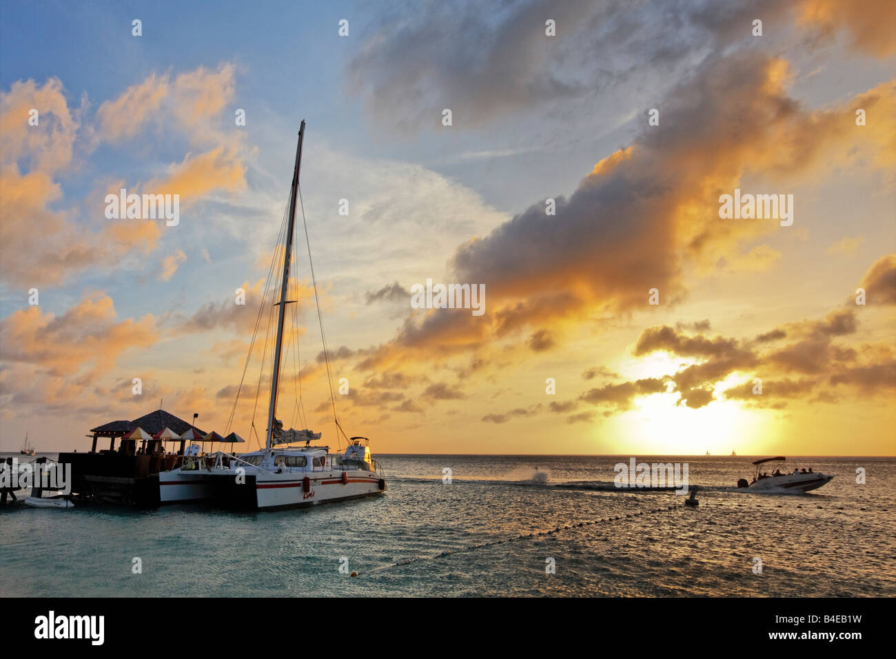 Aruba Palm Beach sunset Antille Olandesi Caraibi America Centrale Foto Stock