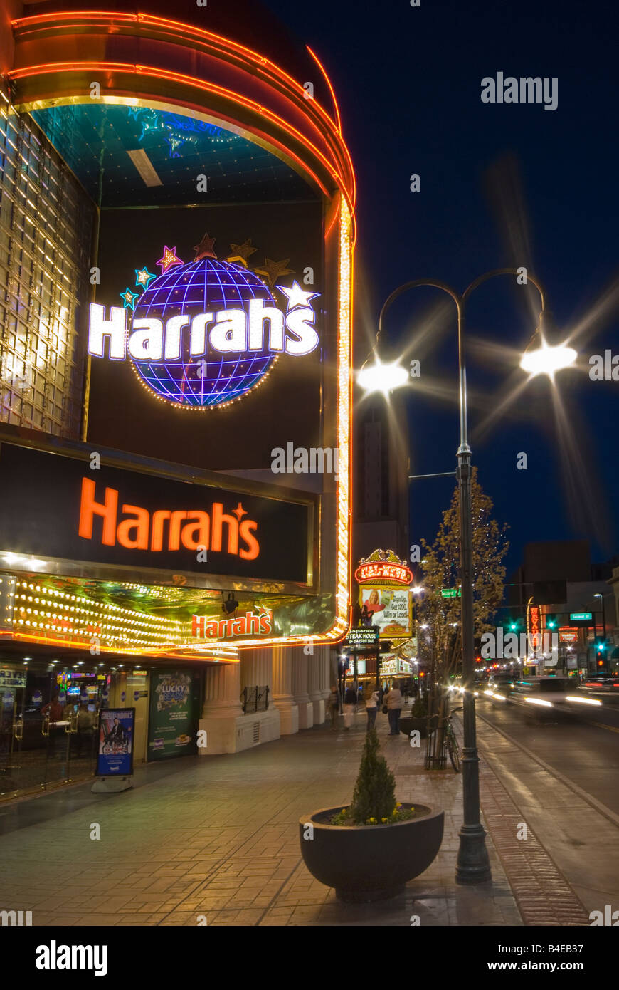 Casino segno al neon di notte in Reno Nevada USA Foto Stock