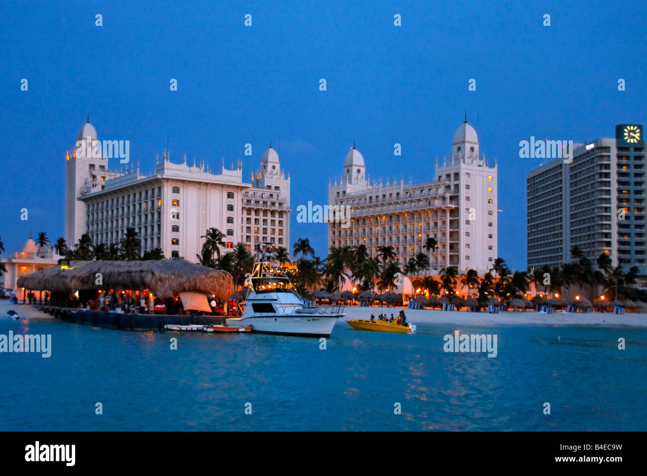 Aruba Palm Beach West Indies Dutch Carribean America Centrale Riu Hotel Casino Pier Foto Stock