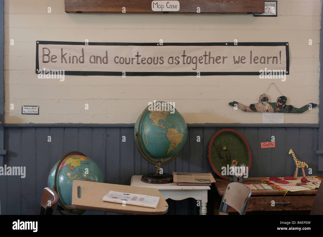Insegnamento morale nella vecchia scuola di moda in camera Foto Stock