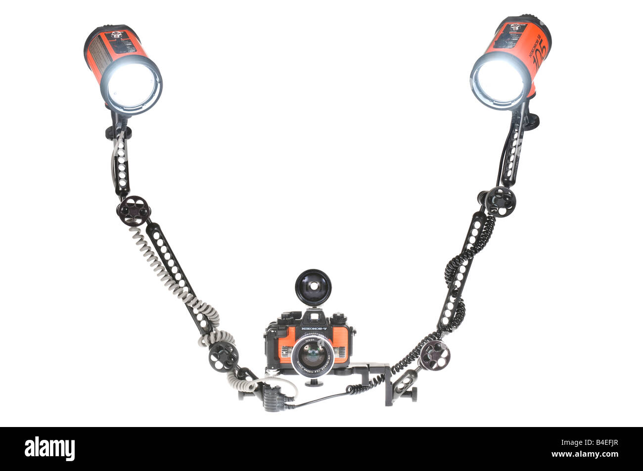 Una Nikonos V fotocamera subacquea con obiettivo grandangolare da 20 mm e mirino + twin SB105 lampeggianti su di un bianco puro (255) dello sfondo. Foto Stock