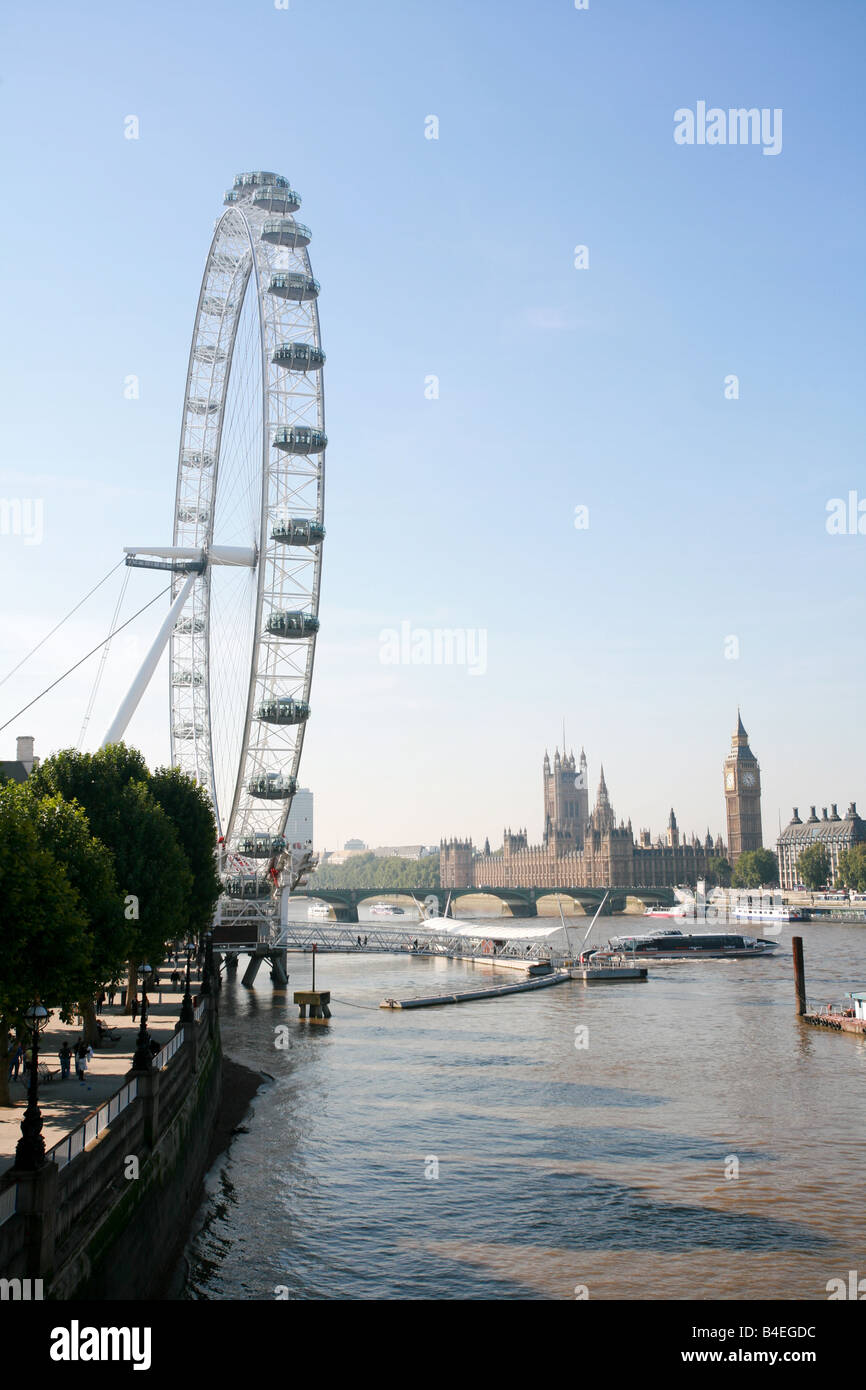 Il fiume Tamigi London Eye Big Ben Case del parlamento di Westminster a Londra famoso visitatore turistico landmarks visto da South Bank Foto Stock