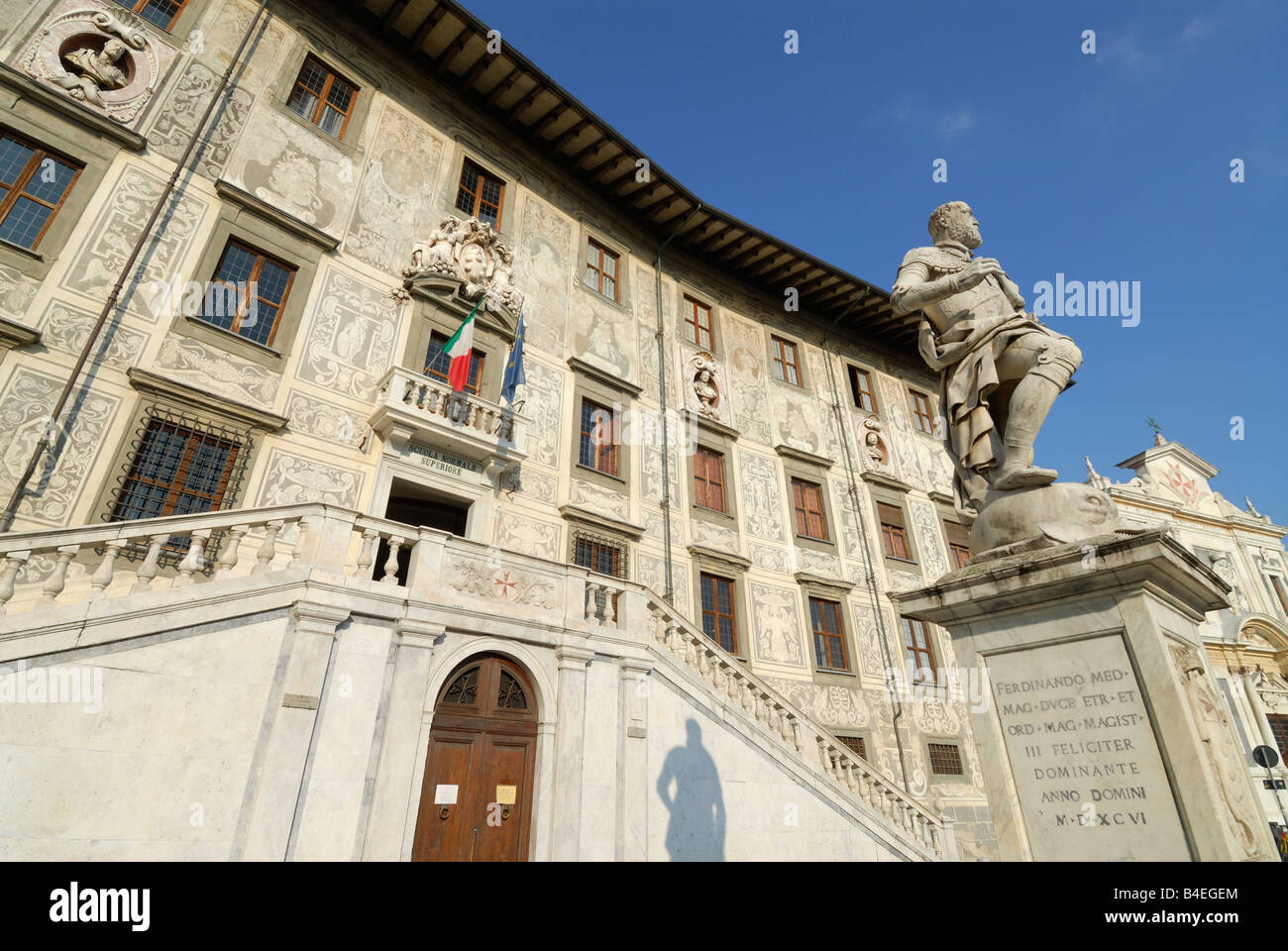 Pisa Italia Palazzo della Carovana dei Cavalieri aka La Scuola Normale Superiore la facciata decorata da Vasari Foto Stock