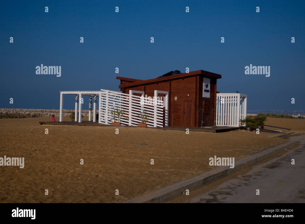 Ringhiere in bianco al sole in Portogallo Foto Stock