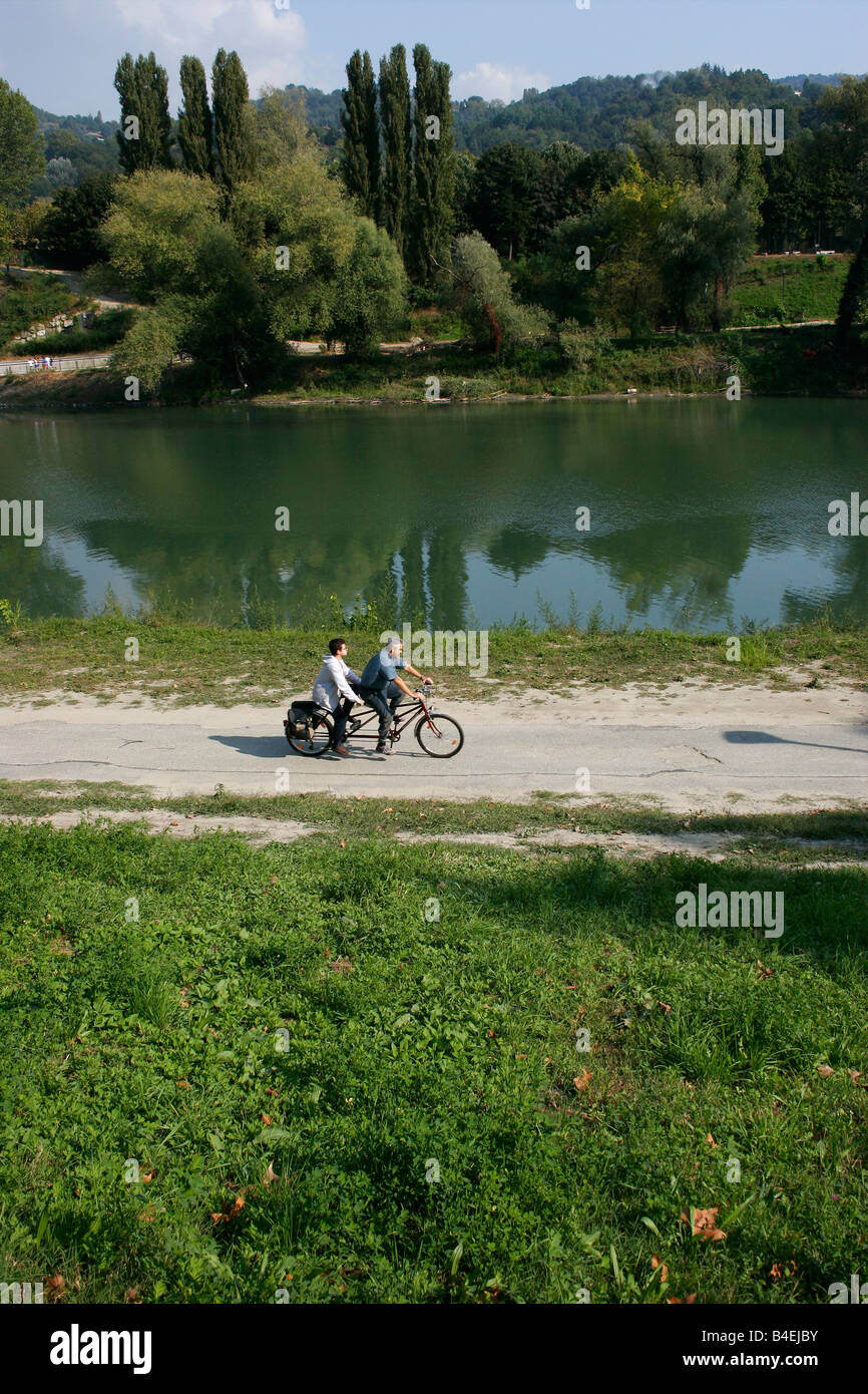 Il tandem a Torino in prossimità del fiume Po. L'Italia. Foto Stock