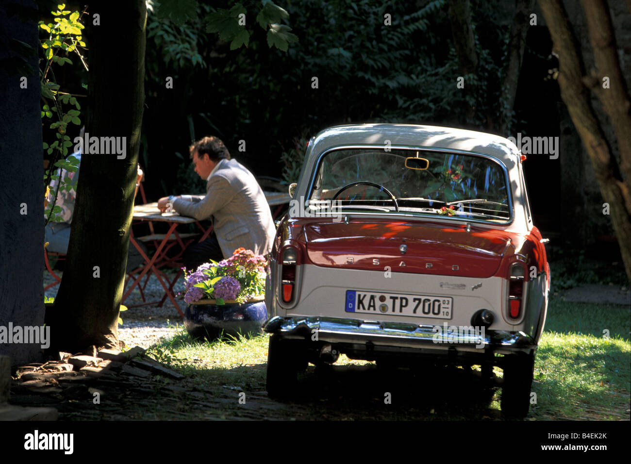Auto, Glas Isar T 700, ' ' Goggomobile, anno modello 1958-1965, auto d'epoca, anni cinquanta anni cinquanta, sessanta, sessanta, bianco-rosso, in piedi, Foto Stock