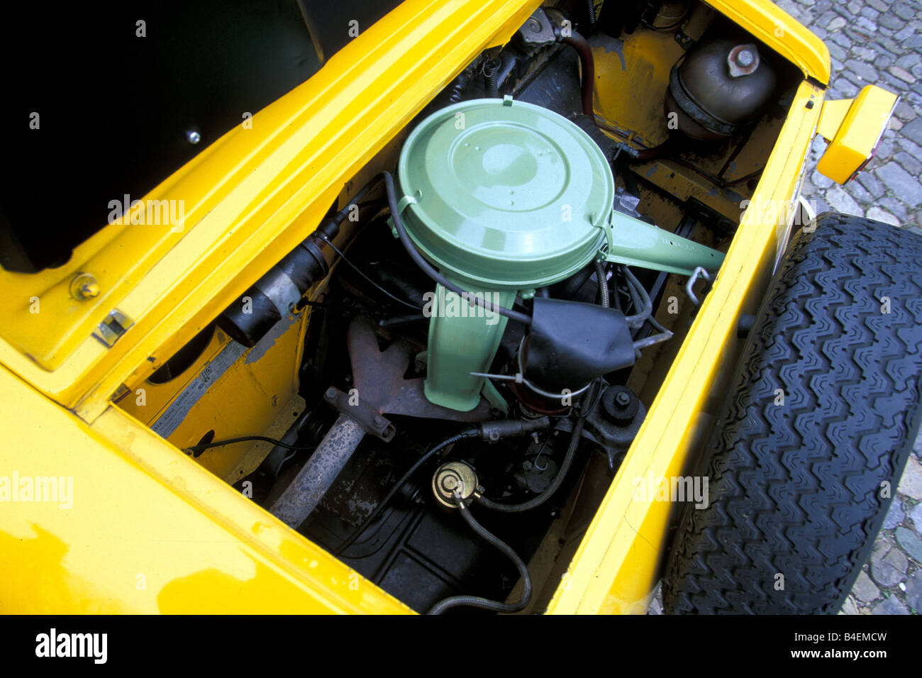 Auto, Siata Spring cabrio, anno modello 1968-1970, giallo auto d'epoca, anni sessanta anni sessanta, settanta anni settanta, vano motore Foto Stock