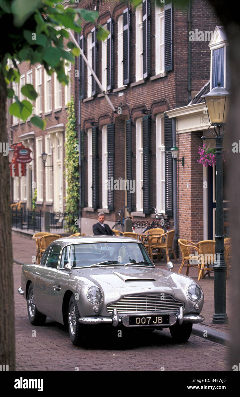 Aston Martin DB5 2017, anno modello 1963-1965, auto fissando nel film di James Bond Goldfinger Foto Stock