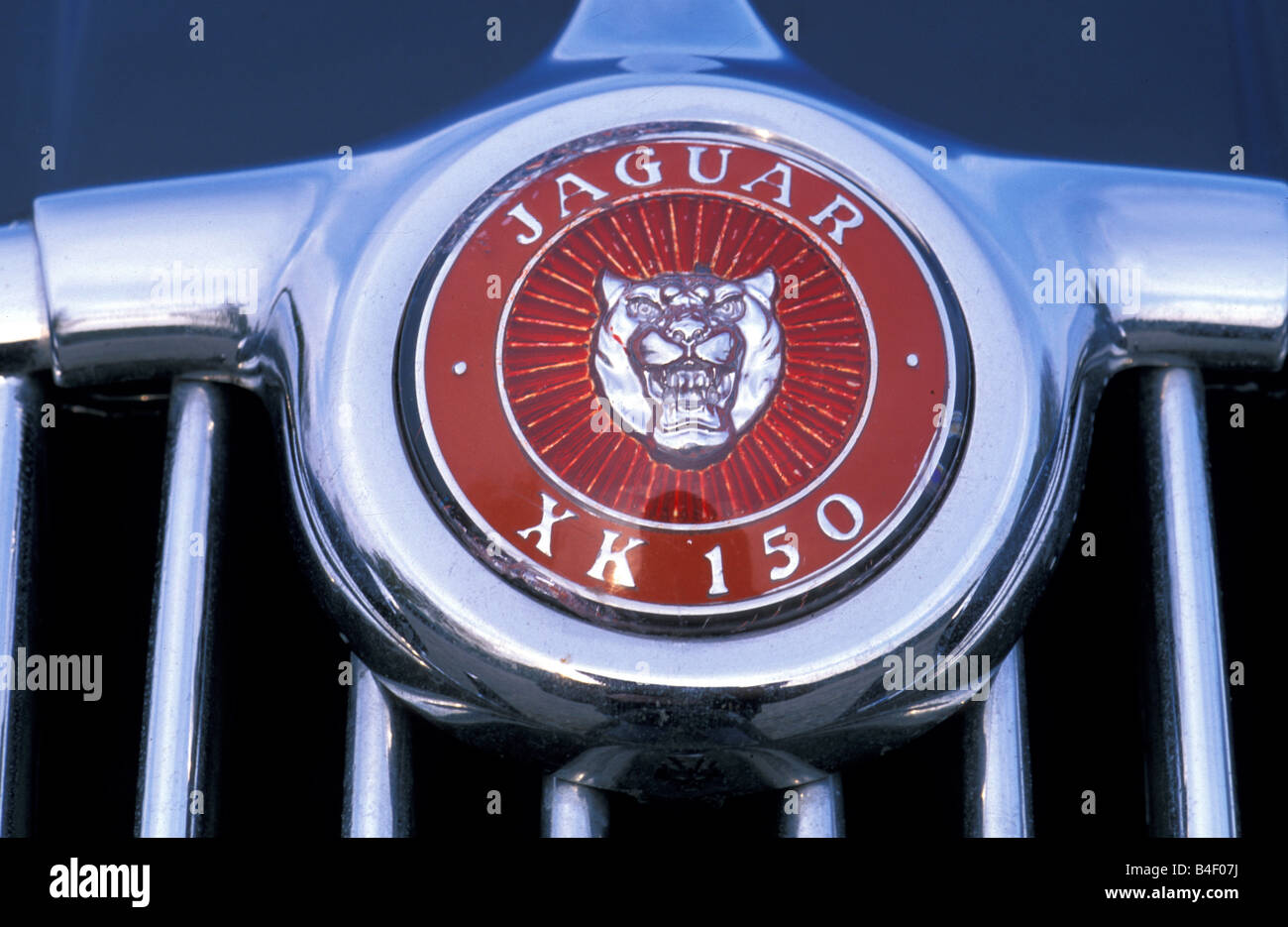 Auto Jaguar XK 150, auto d'epoca, nero, anni cinquanta anni cinquanta, cabriolet, dettaglio, dettagli, radiatore, cappuccio, grill, logo, technics Foto Stock